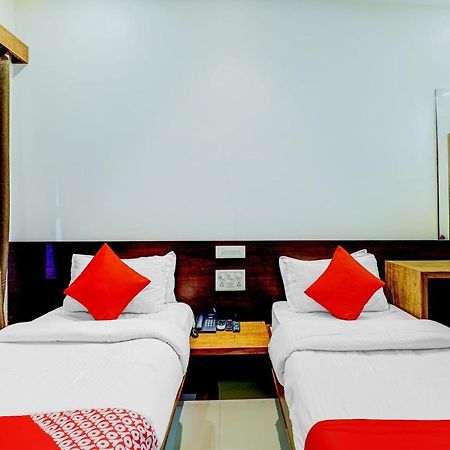 Valsad Oyo 77491 Hotel Shreenath מראה חיצוני תמונה