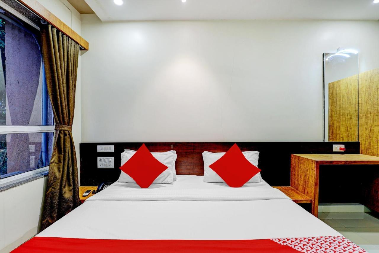 Valsad Oyo 77491 Hotel Shreenath מראה חיצוני תמונה