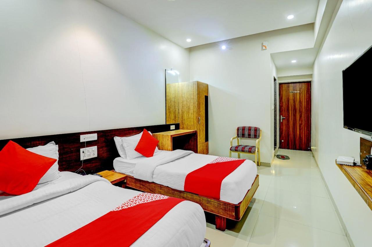 Valsad Oyo 77491 Hotel Shreenath מראה חיצוני תמונה