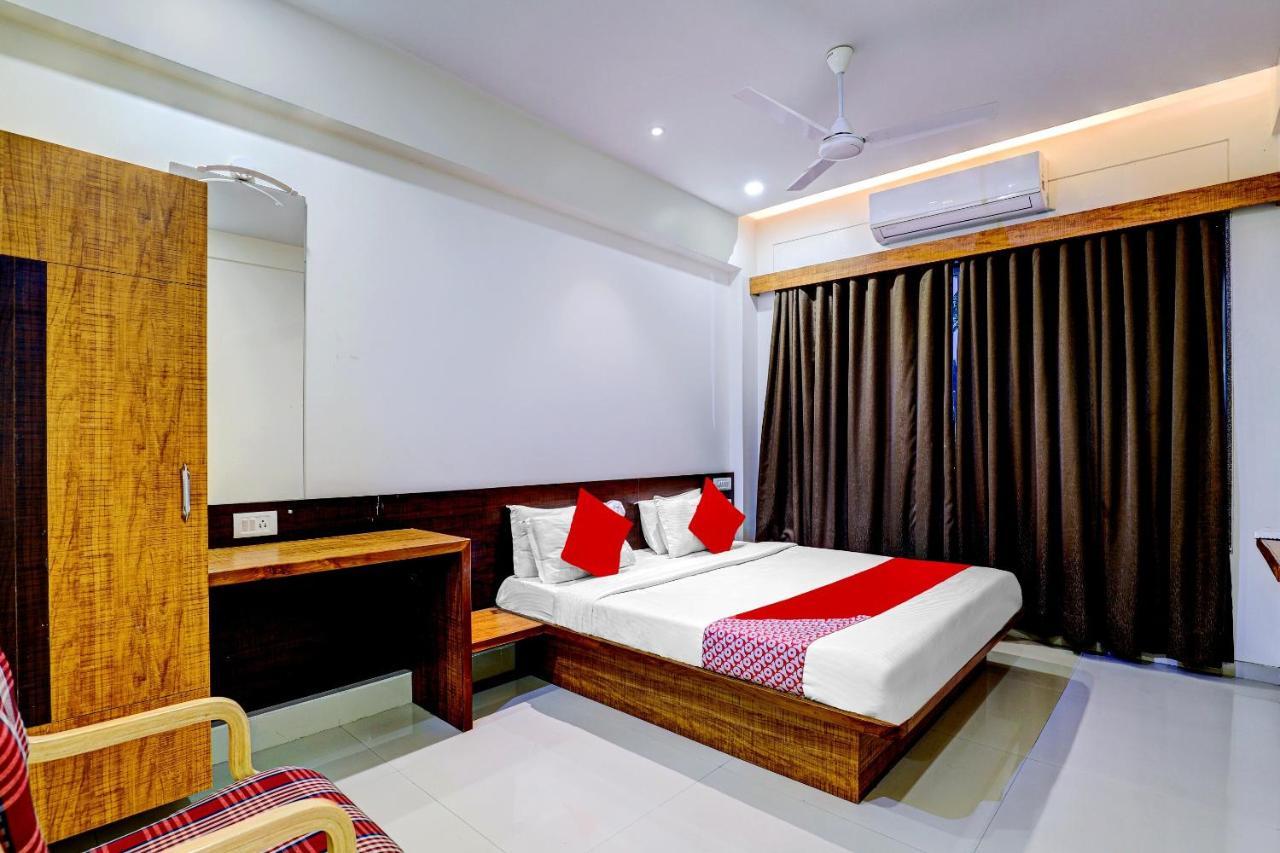 Valsad Oyo 77491 Hotel Shreenath מראה חיצוני תמונה
