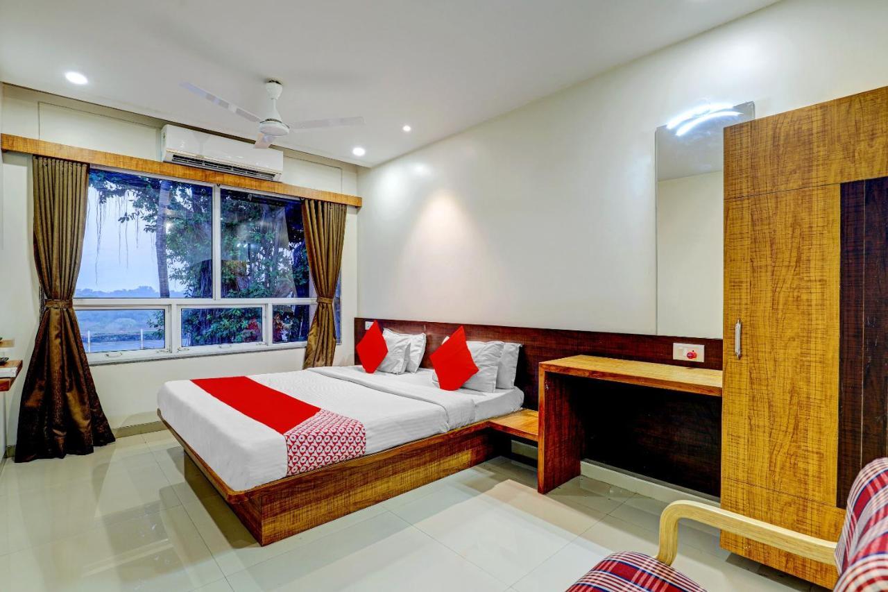 Valsad Oyo 77491 Hotel Shreenath מראה חיצוני תמונה