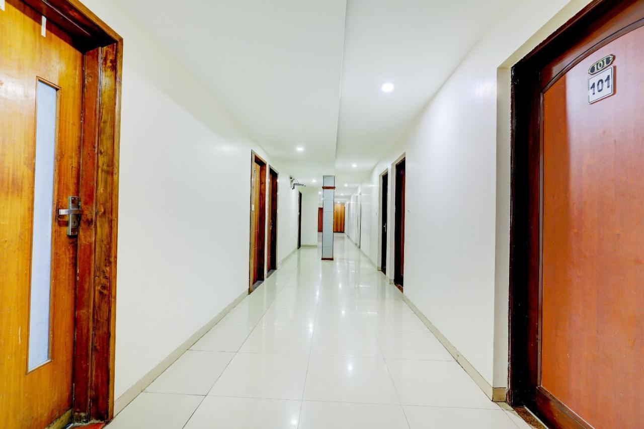 Valsad Oyo 77491 Hotel Shreenath מראה חיצוני תמונה